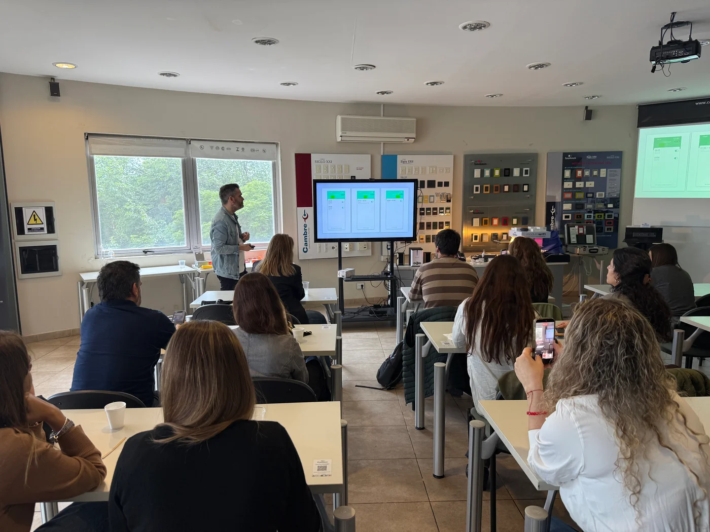 Casas inteligentes y tecnología aplicada: la experiencia de la comunidad en la planta de Cambre