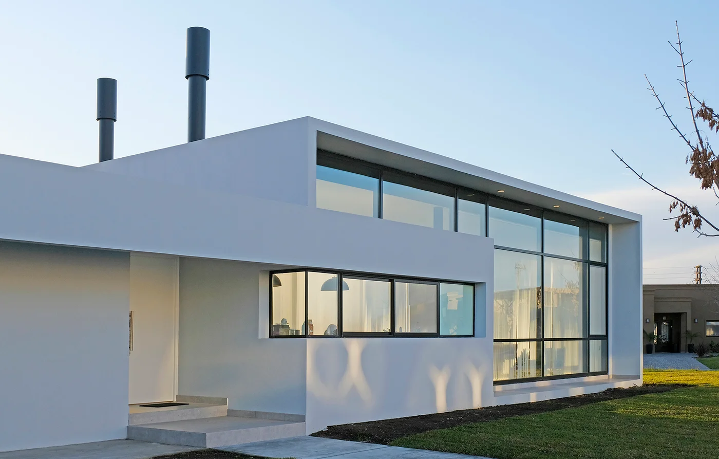 Obra: CASA TERRAVISTA, Buenos Aires
Sistema: FRENTE INTEGRAL
Estudio: ARQ EMILIO MENENDEZ
Carpintero: ALUMINIO TURDERA
