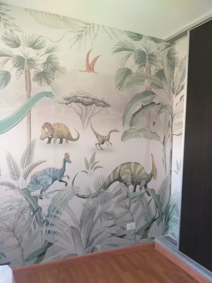 Dormitorio con mural de dinosaurios y selva tropical — proyecto Habitacion de niño Dinosaurios, por Picma Empapelados, Murales, Esmerilados, Prints ,Papeles, en Canning