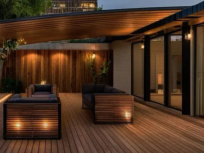 Patio moderno con pérgola de madera y asientos integrados — proyecto FN, por Lis Agostina Palacios, en Buenos Aires