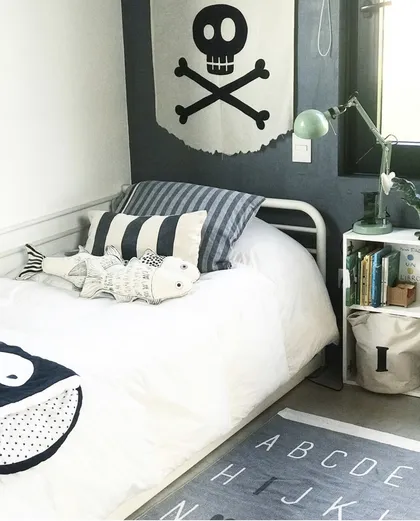 Dormitorio moderno con temática pirata y decoración escandinava — proyecto Cuarto para Iggy, por Treno Deco Kids, en Pilar