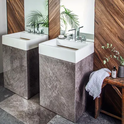 Baño moderno con lavabos de piedra y madera — proyecto Showroom para Vite Porcellanatos (Buenos Aires) German Salas arquitecto, por German Salas arquitectura - San Isidro, en Pilar