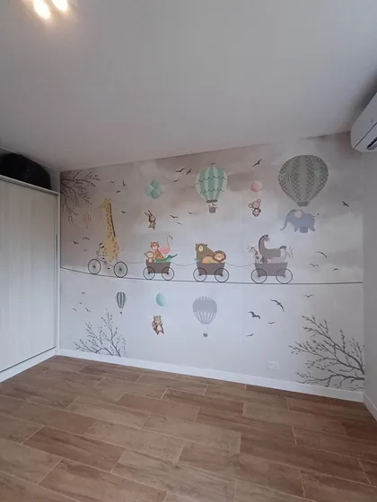 Habitación infantil con mural de animales y globos aerostáticos — proyecto Animalitos en equilibrio, por Picma Empapelados, Murales, Esmerilados, Prints ,Papeles, en Canning