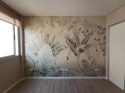 Living con mural botánico de selva tropical — proyecto Tropical , por Picma Empapelados, Murales, Esmerilados, Prints ,Papeles, en Canning