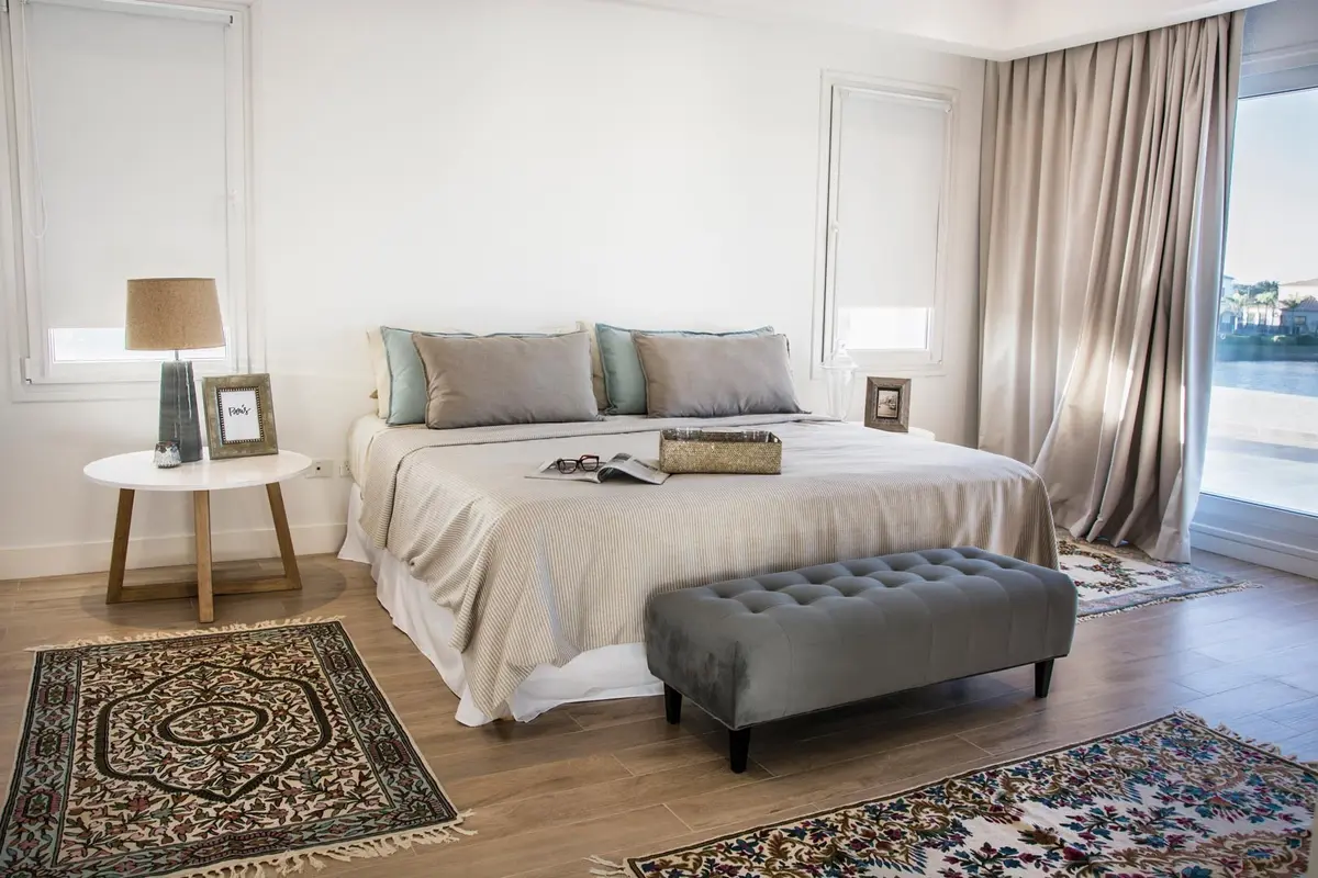 Dormitorio Matrimonial Estilo Clásico con color predominante Beige del Proyecto TRV 620 por Estudio Arq Daniel Tarrio