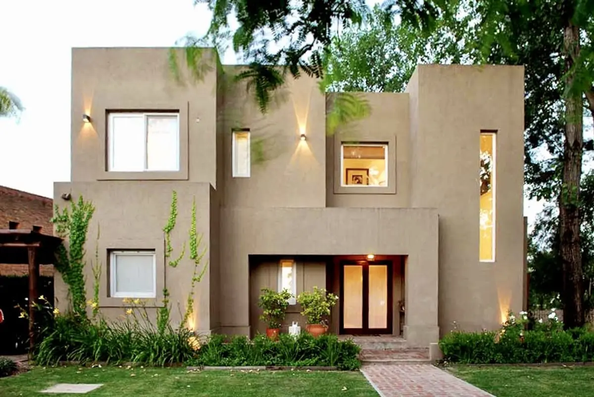 Fachada con color predominante Beige del Proyecto El Encuentro  2 por Marconi Silva Arquitectos