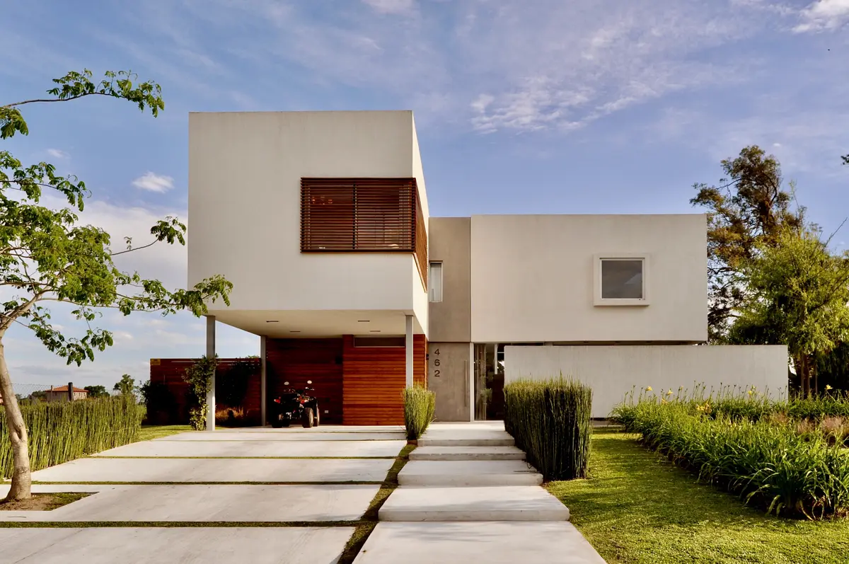Fachada con color predominante Beige del Proyecto Haras Santa María por Marconi Silva Arquitectos