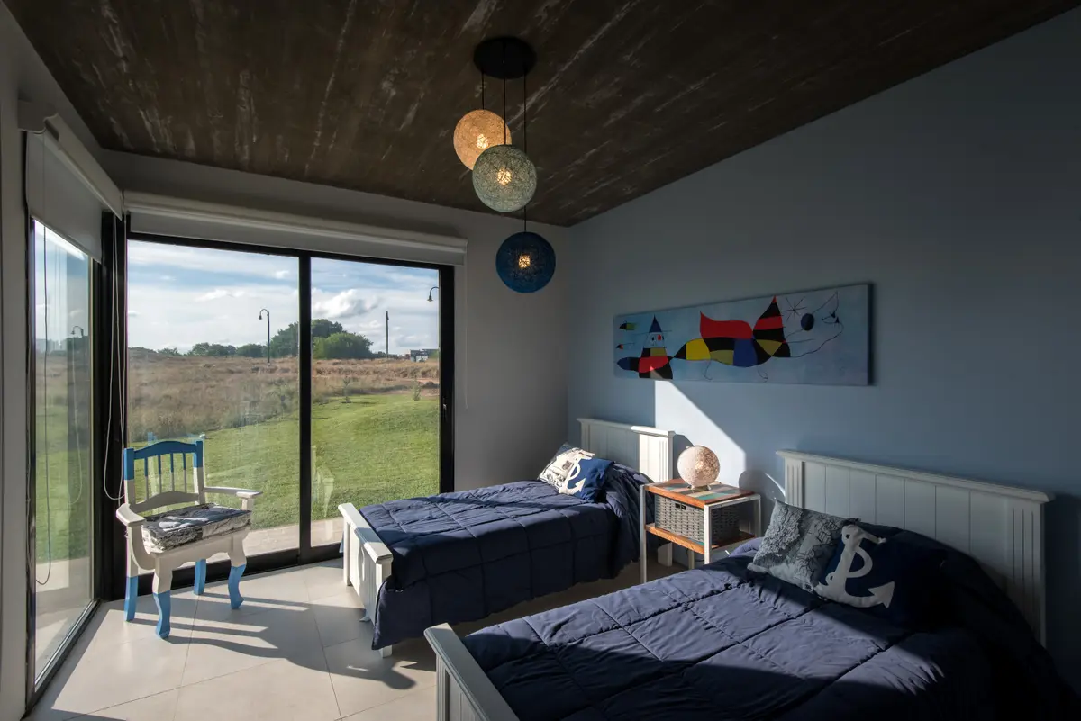 Quarto moderno temático náutico com vista para o campo — projeto Costa Esmeralda 3, por Arquitecto Caceres, em Costa Esmeralda