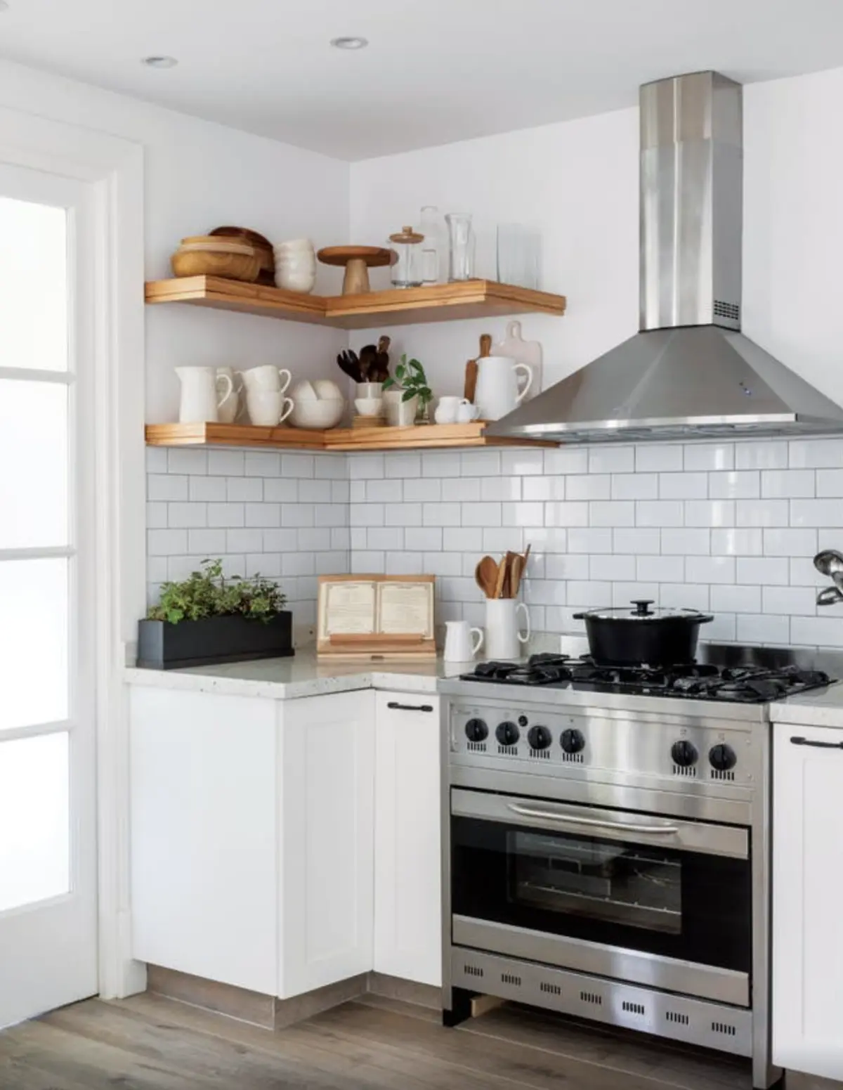 Cocina Sin Isla Estilo Campo con color predominante Beige del Proyecto Olivos por Biaus Pieres Arquitectura