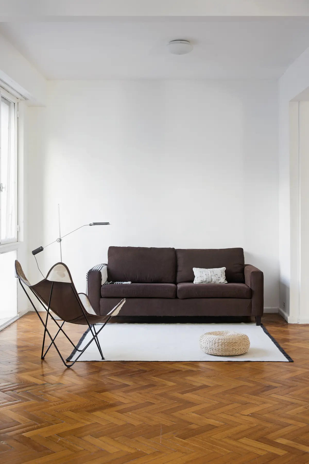 Living Estilo Minimalista con color predominante Beige del Proyecto Departamento Barrancas por Ekaterina Kunzel Arquitecta