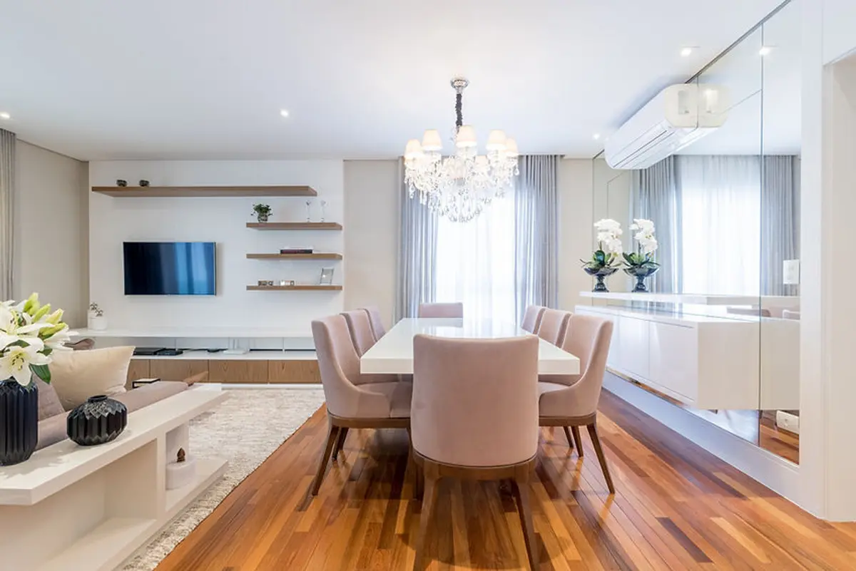 Sala Estilo Escandinavo com cor predominante Bege do Projeto Apartamento Sollene por Bordin E Soares Interiores