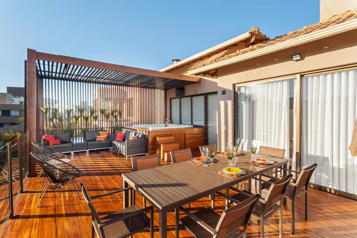 Sala de jantar Estilo Industrial com cor predominante Cinza do Projeto CASA RR por Frederico Bicalho Arquitetura