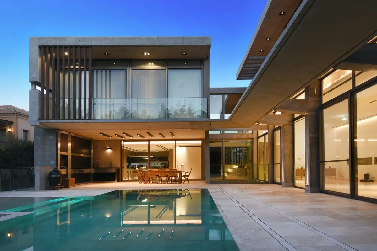 Casa moderna con piscina y patio con parrilla — proyecto Casa Wellness, por Santiago Cordeyro Arquitectos, en San Isidro