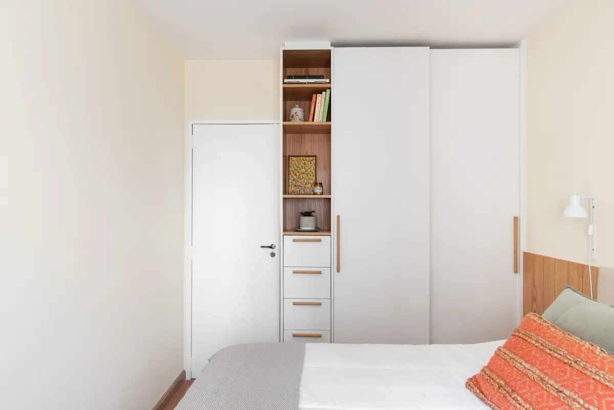 Quarto Quarto de solteiros com cor predominante Branco do Projeto Apto Marquês de Valença Quarto de Casal por Macaxá Arquitetura