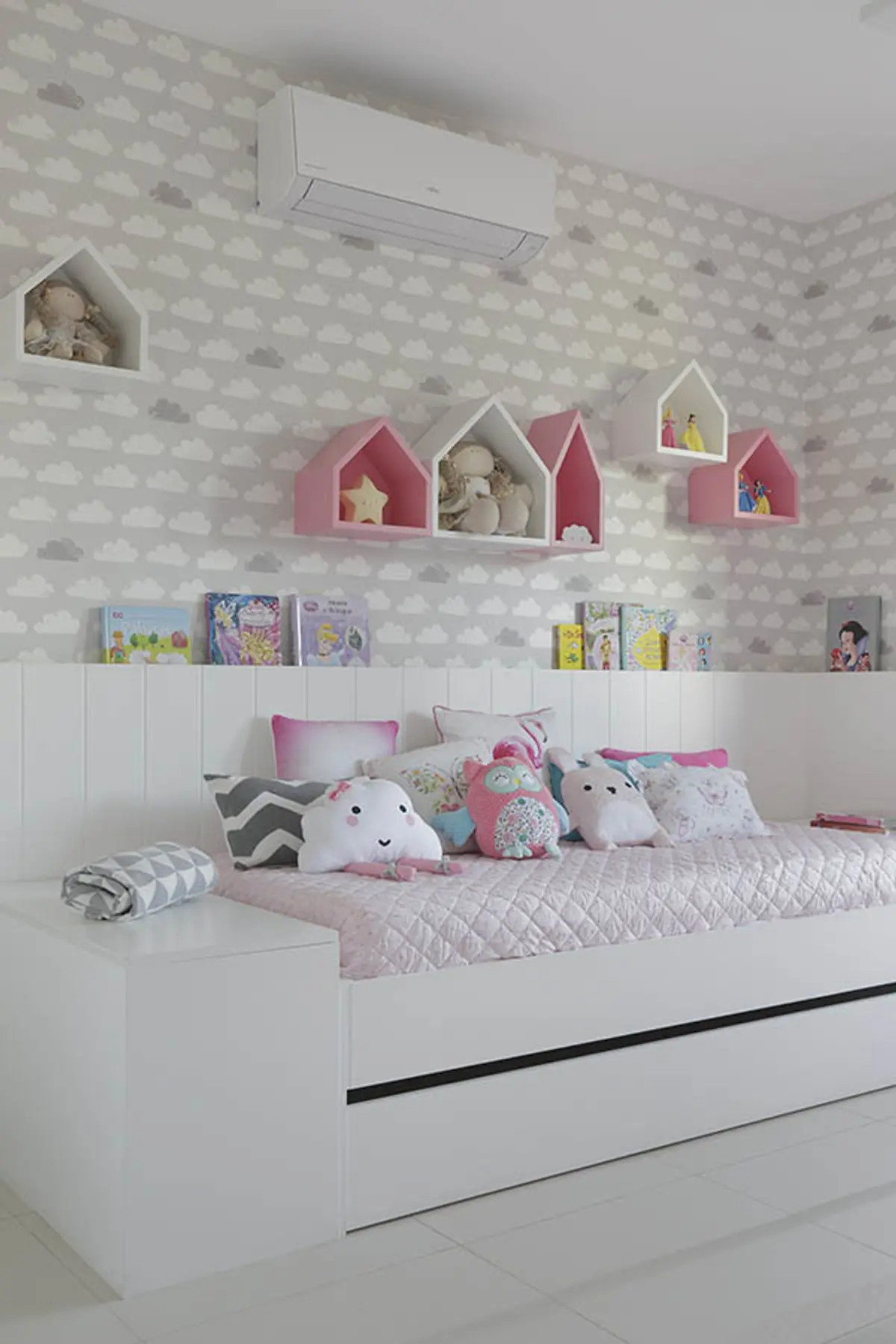 Quarto Quarto de bebês e crianças Estilo Minimalista com cor predominante Bege do Projeto Apartamento Barra LM por Amanda Miranda