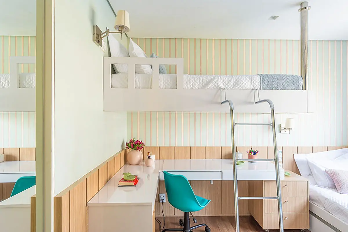 Quarto Quarto de bebês e crianças Estilo Escandinavo com cor predominante Branco do Projeto Apartamento Martese I por Bordin E Soares Interiores