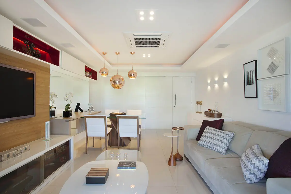 Living moderno integrado con cocina, diseño minimalista y terminaciones premium — proyecto Apartamento Recreio, por Amanda Miranda