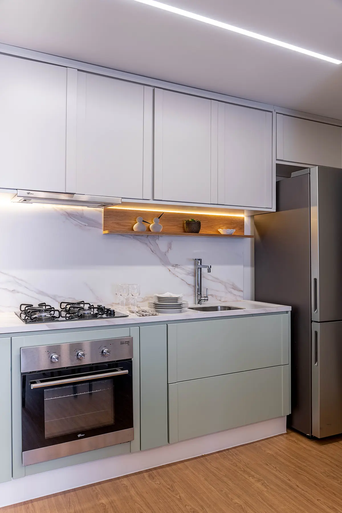 Cozinha Sem Ilha Estilo Minimalista com cor predominante Bege do Projeto Min. Rocha Azevedo por Carina Dal Fabbro Arquitetura