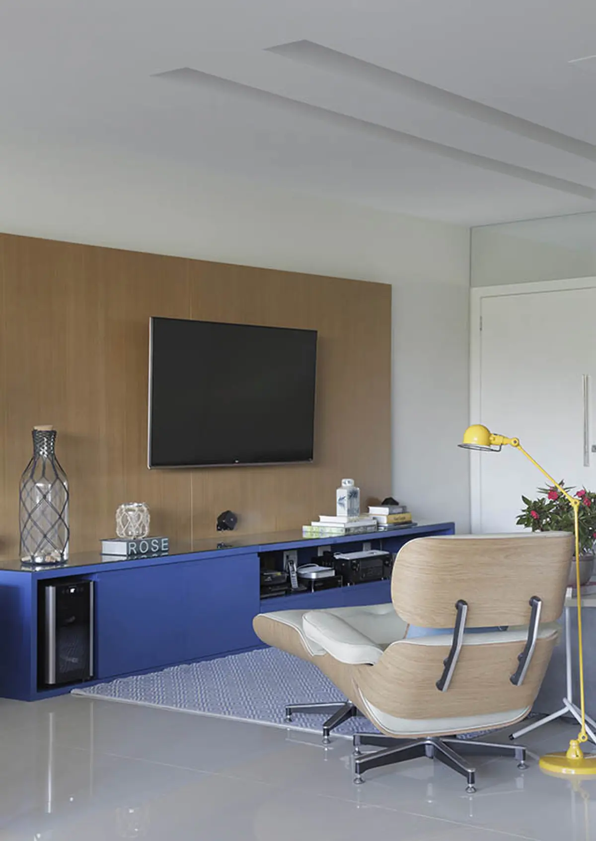 Sala de Jogos com cor predominante Cinza do Projeto Apartamento Barra LM por Amanda Miranda