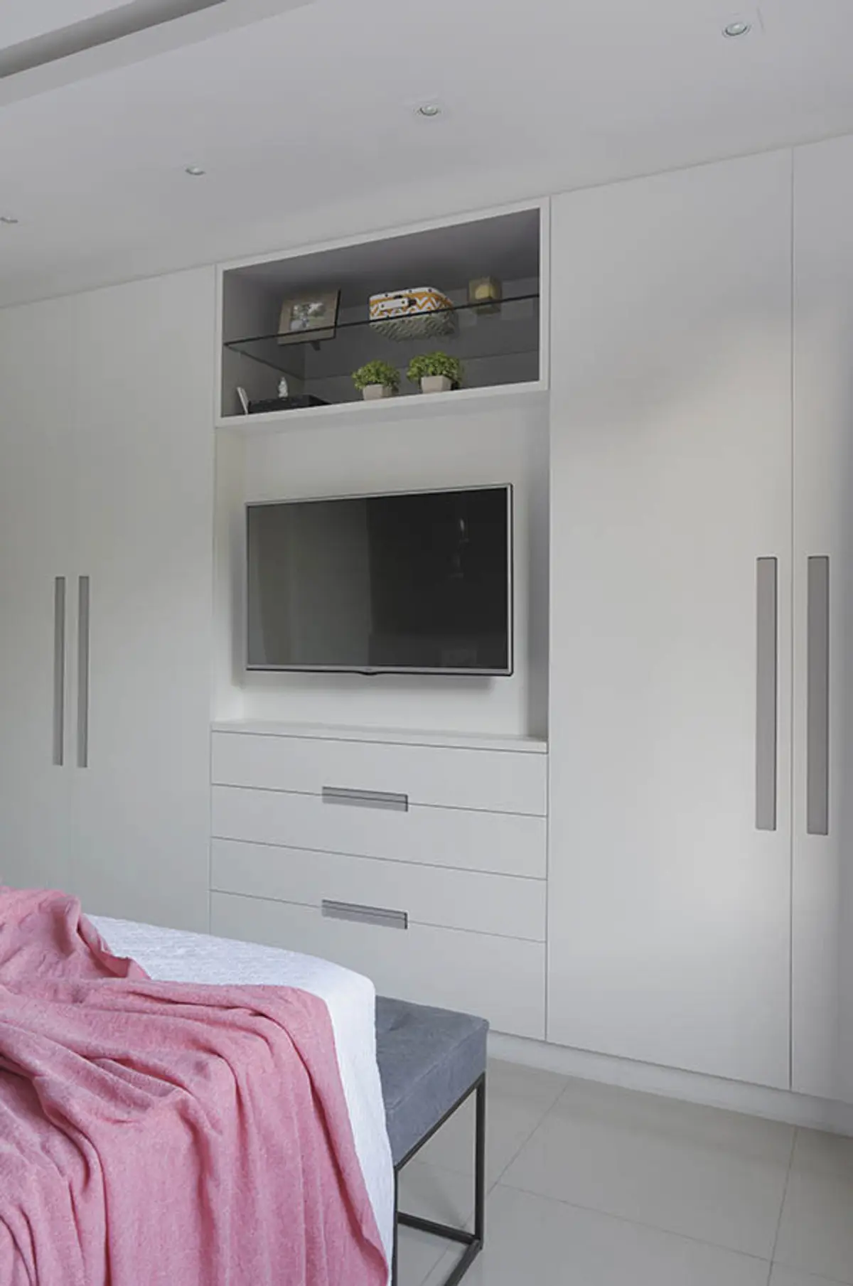 Quarto Quarto de solteiros com cor predominante Bege do Projeto Apartamento Barra LM por Amanda Miranda