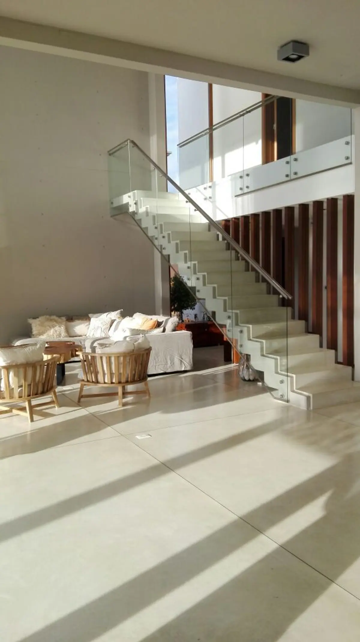 Living Estilo Clásico con color predominante Gris del Proyecto SG-01 por VGLA Arquitectos