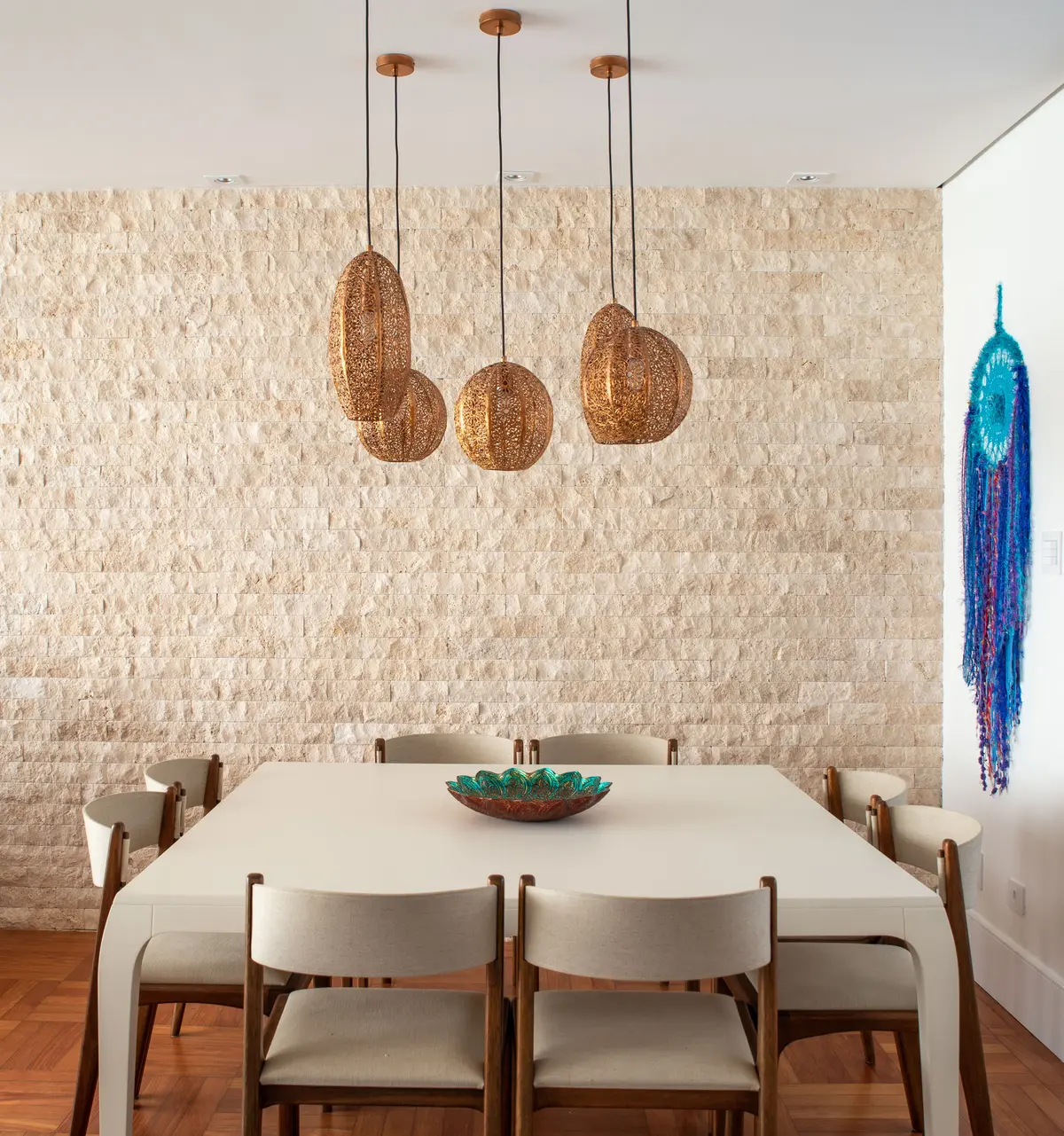 Sala de jantar Estilo Moderno com cor predominante Bege do Projeto APARTAMENTO AV por Marcia Debski Interiores