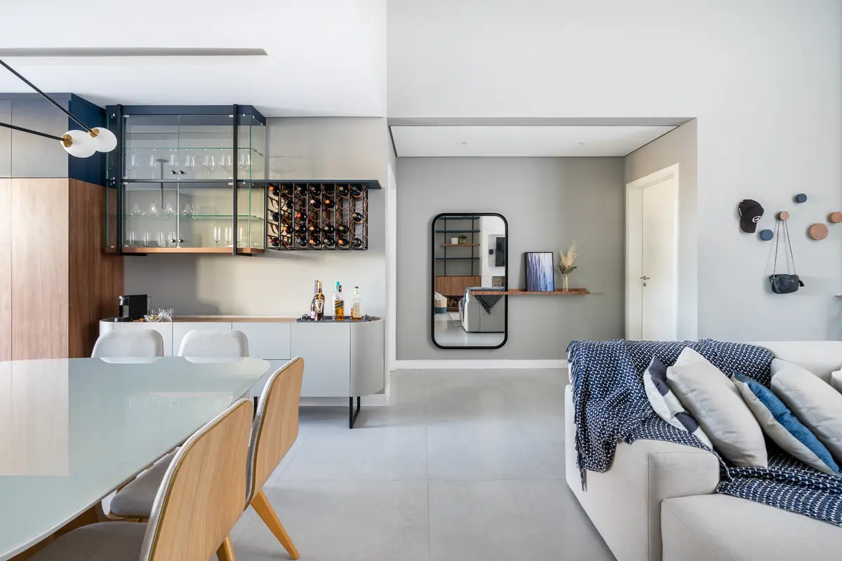 Sala Estilo Moderno com cor predominante Bege do Projeto Residência JR por Boho Arquitetura