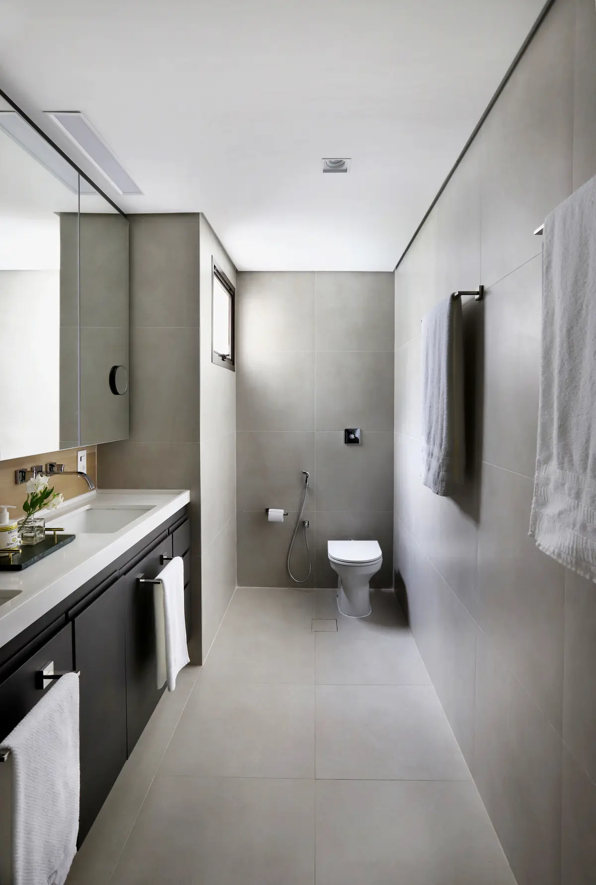 Banheiro Principal do Projeto Projeto Destaque Club&Casa por Studio Triarq