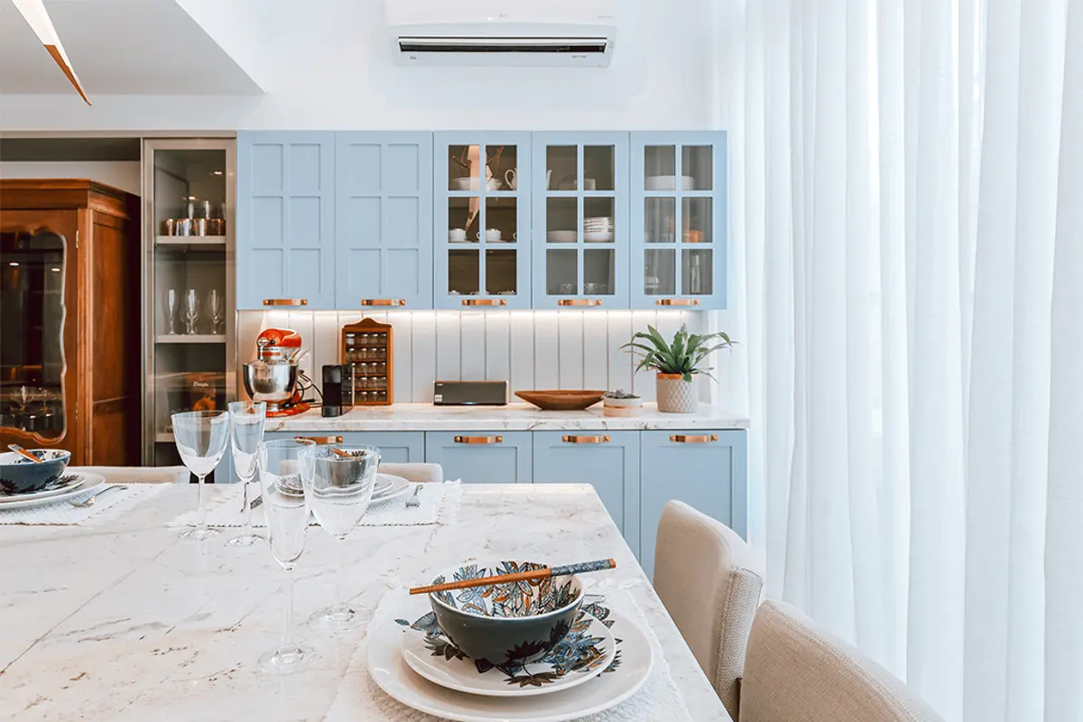 Cozinha Com Ilha do Projeto Apê com Cara de Casa por Stach Bordignon Arquitetura