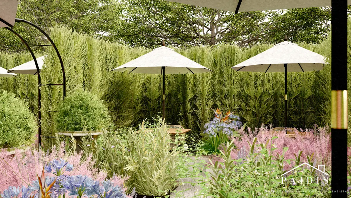 Pátio de jardim exuberante com mobiliário moderno e pérgolas — projeto Jardín Gastronómico, por Paidis, em Buenos Aires
