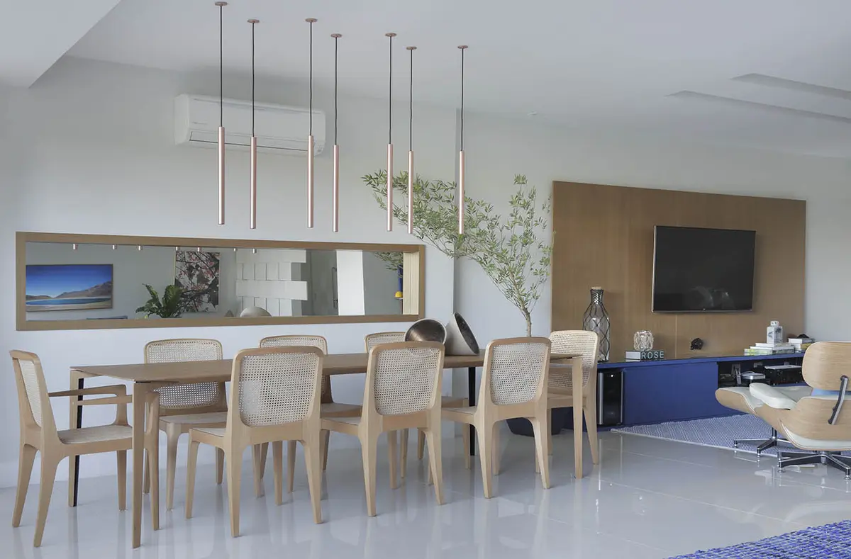 Sala de jantar com cor predominante Cinza do Projeto Apartamento Barra LM por Amanda Miranda