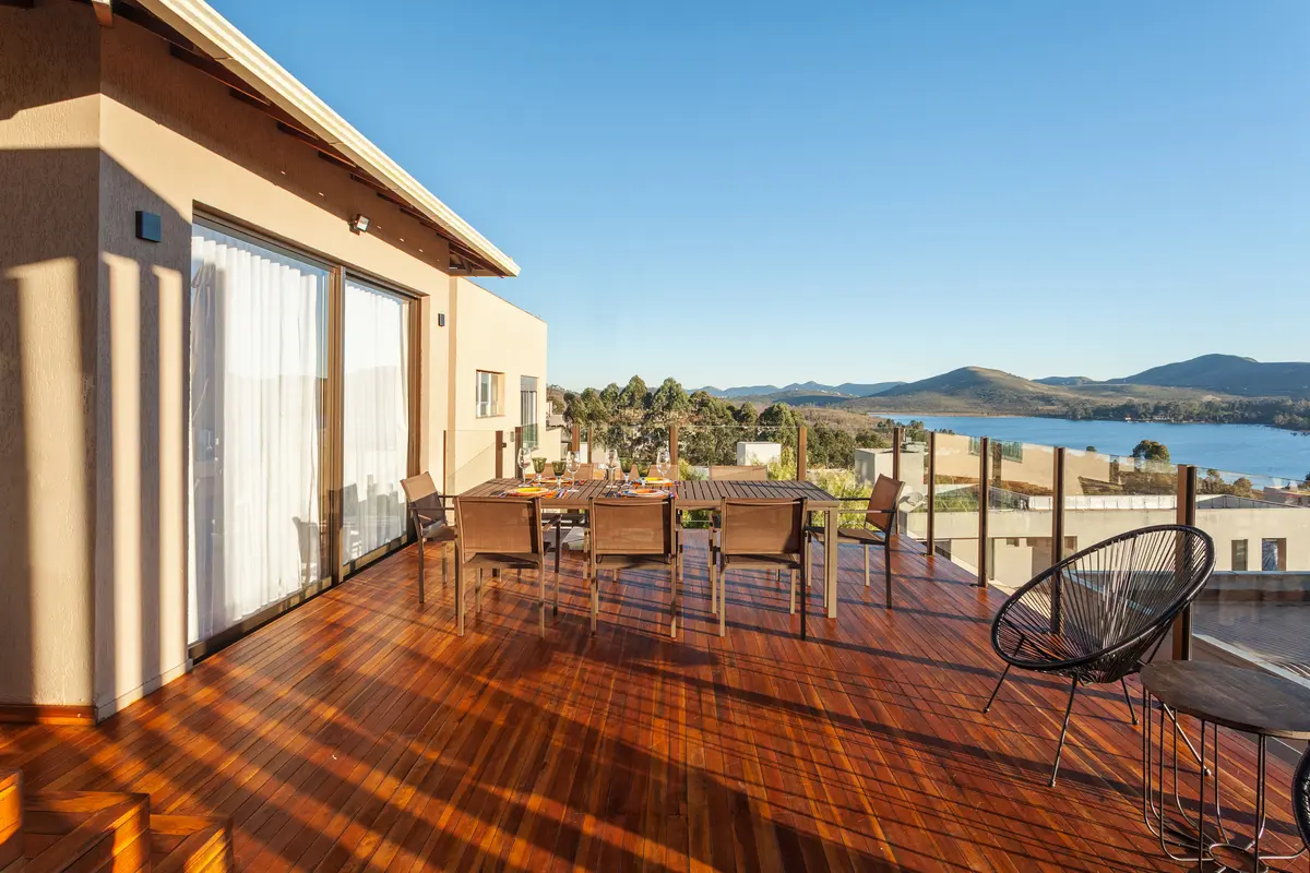 Varandas e Terraços com cor predominante Bege do Projeto CASA RR por Frederico Bicalho Arquitetura