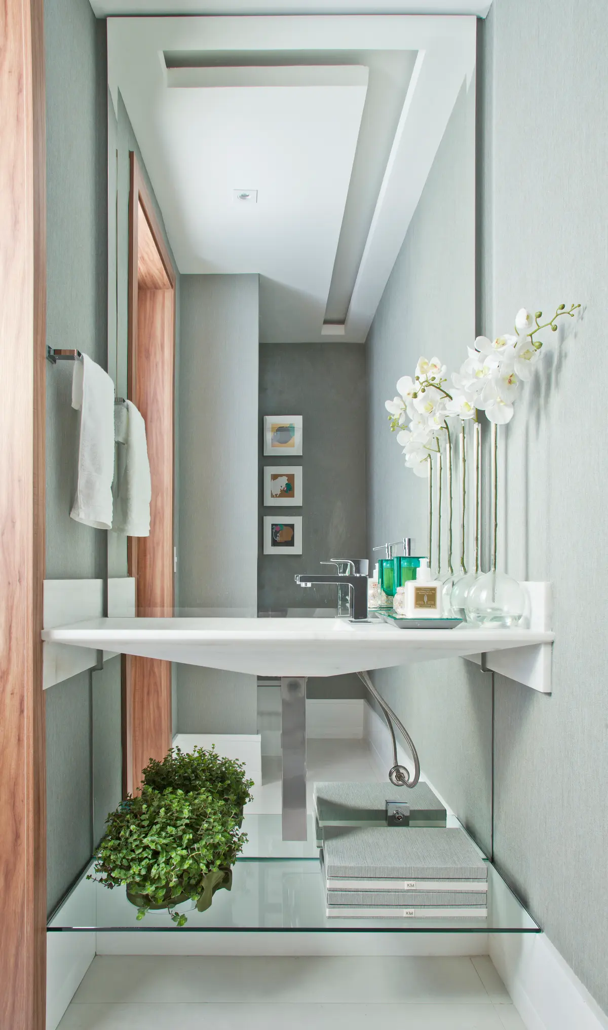 Banheiro Lavabo do Projeto Projeto Destaque Club&Casa por Interart Design de Interiores