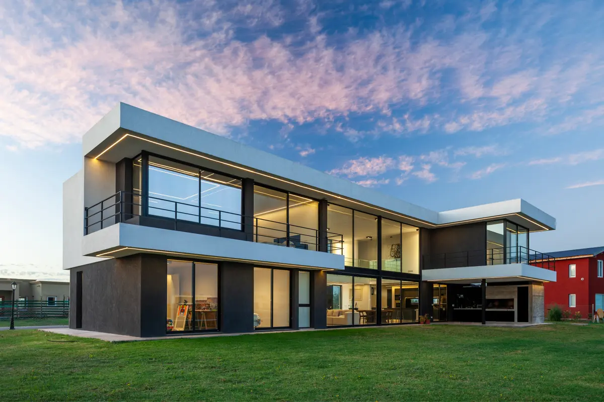 Casa moderna con grandes ventanales y fachada de hormigón y madera — proyecto SS A7, Pilar, por ZUID PORT, en Pilar