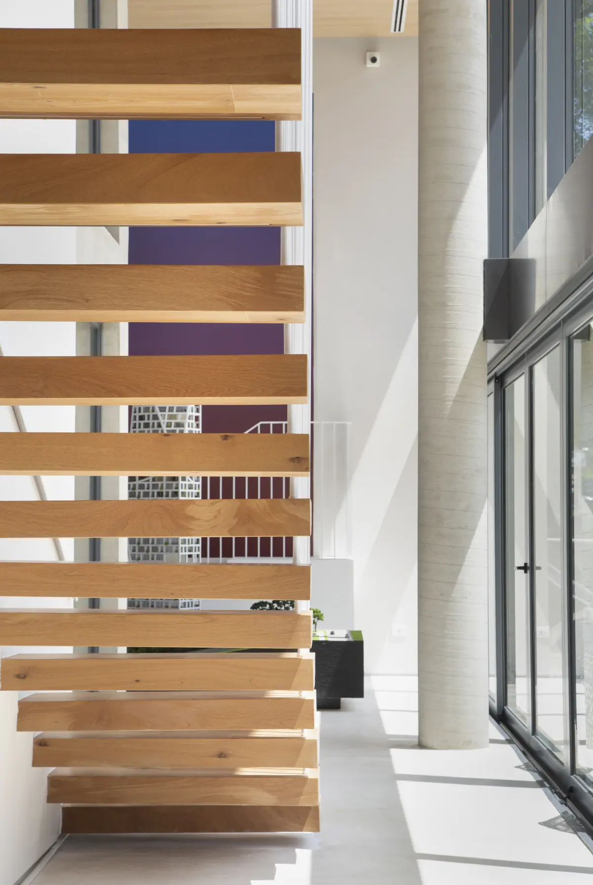 Sala de Jogos com cor predominante Cinza do Projeto Stand Age 360 por GabrielaCasagrande Arquitetura