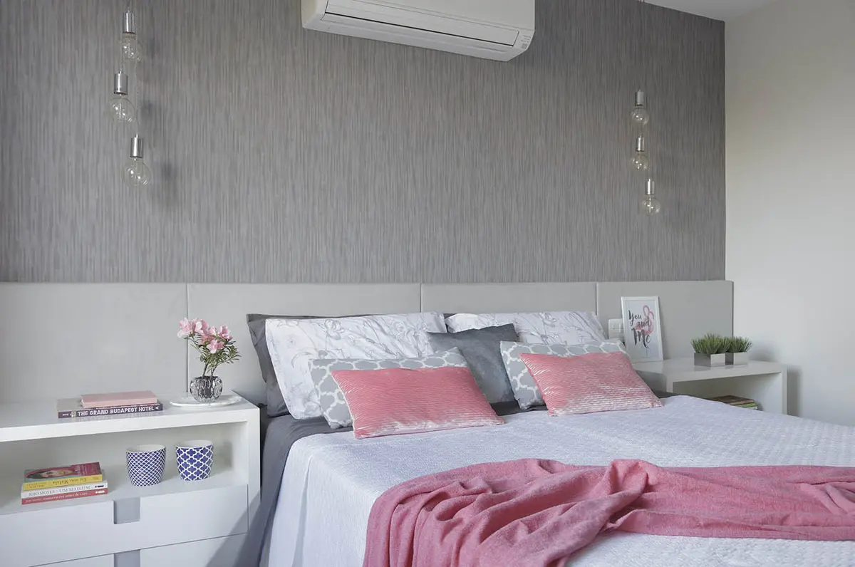Quarto Quarto de casal com cor predominante Cinza do Projeto Apartamento Barra LM por Amanda Miranda