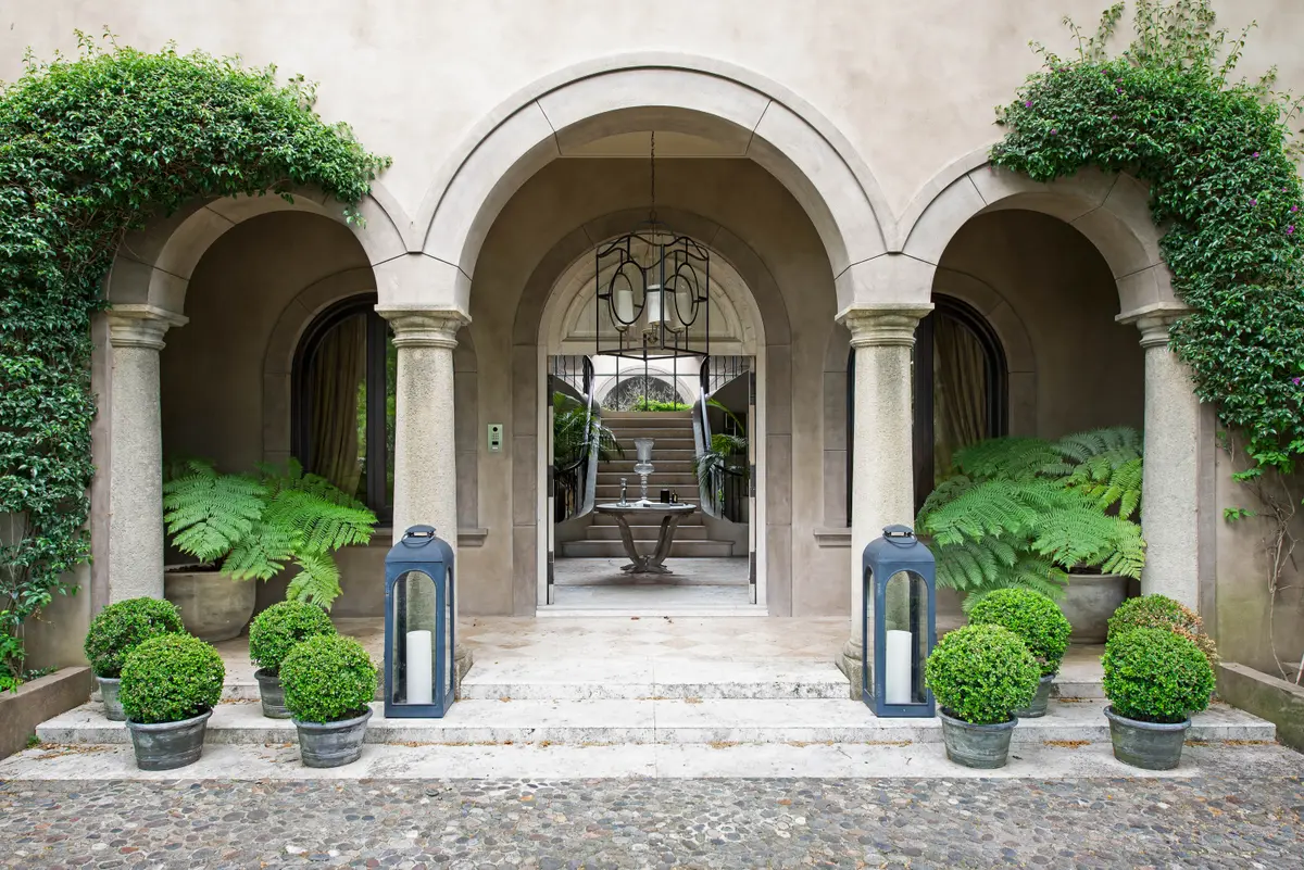 Galería con color predominante Beige del Proyecto Casa Toscana  por Estudio Du 
