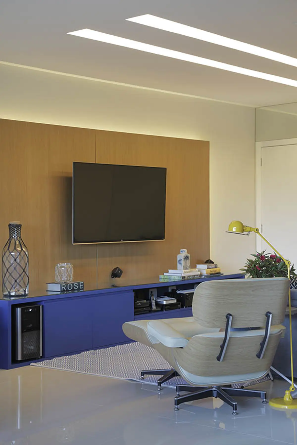 Sala de Jogos com cor predominante Cinza do Projeto Apartamento Barra LM por Amanda Miranda