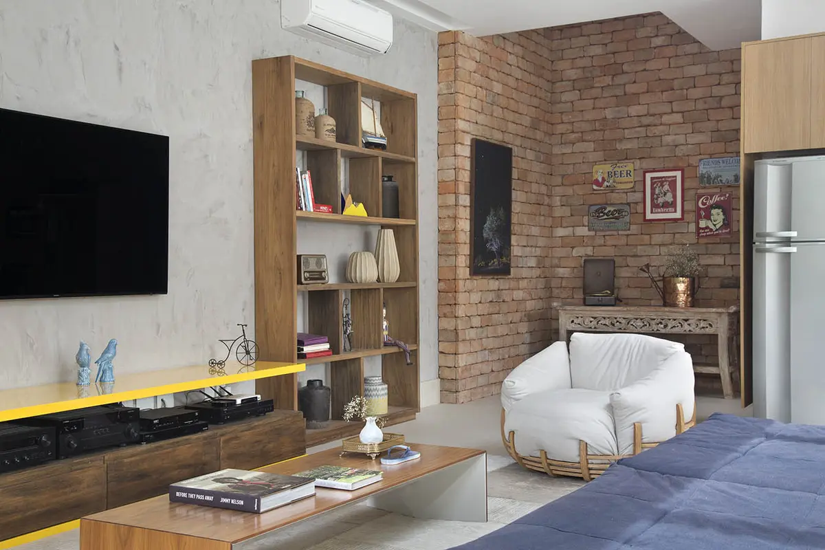 Sala Estilo Industrial com cor predominante Bege do Projeto Casa Jardim Ubá por Amanda Miranda