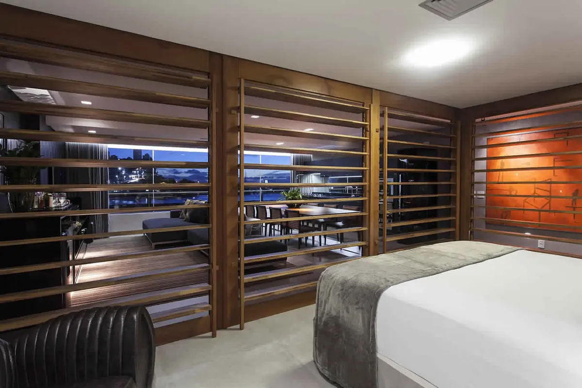 Quarto Quarto de casal Estilo Industrial com cor predominante Castanho do Projeto Quartos por Xico Diniz