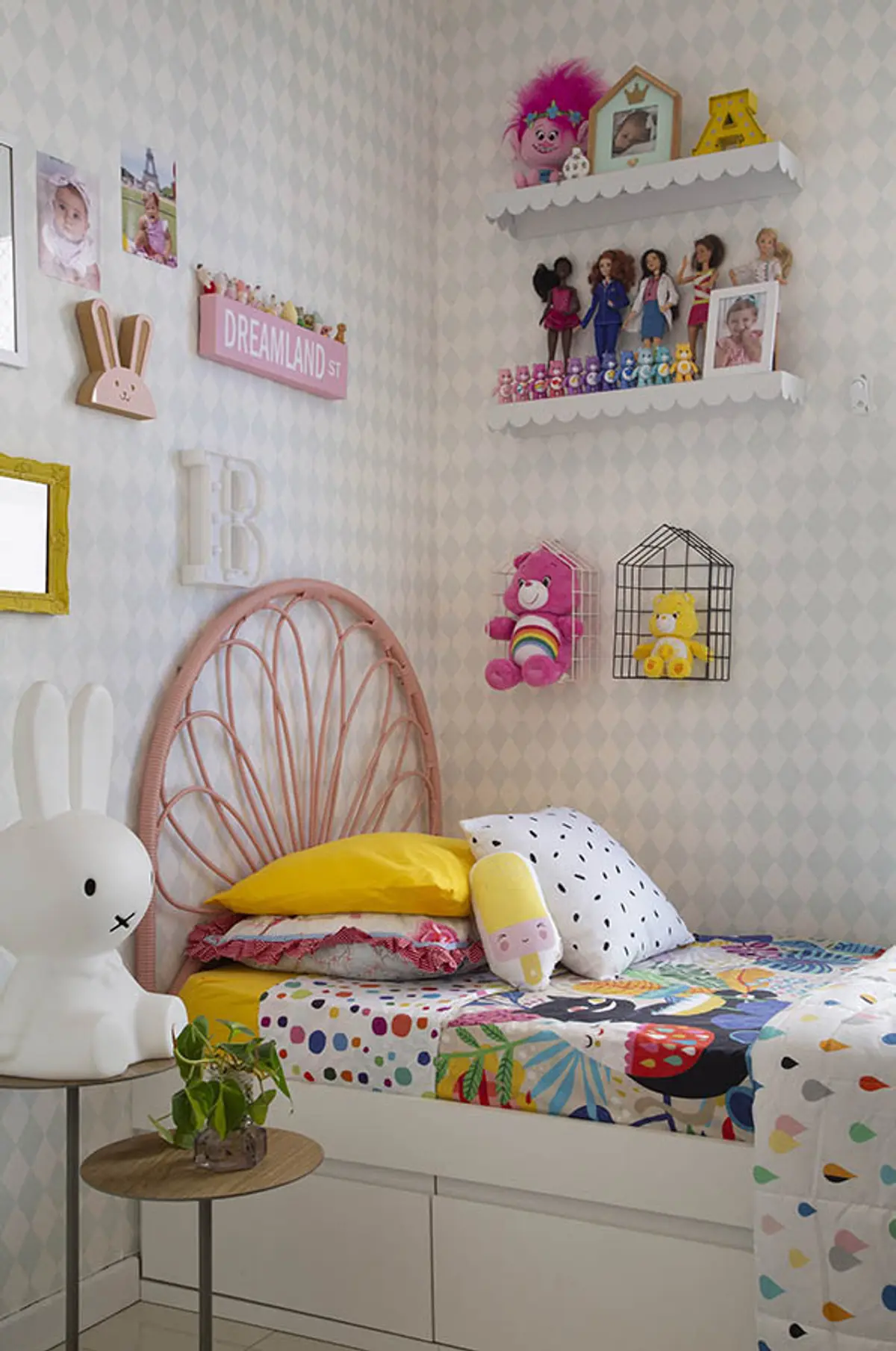 Quarto Quarto de bebês e crianças com cor predominante Bege do Projeto Cobertura Arquiteta por Amanda Miranda
