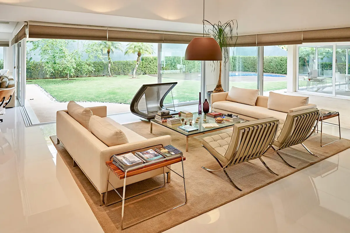 Sala Estilo Moderno com cor predominante Bege do Projeto Casa Tenn por Toledo Arquitetura E Design