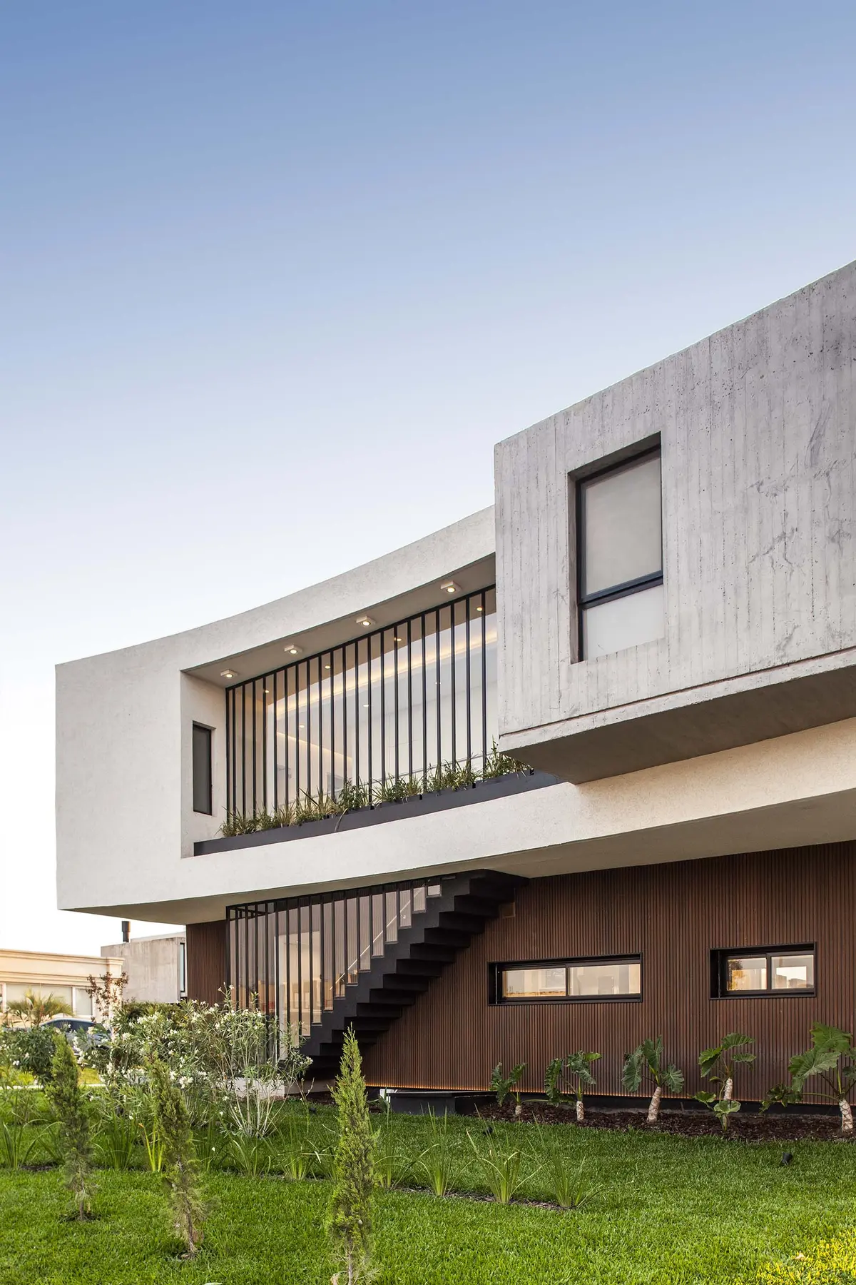 Fachada con color predominante Beige del Proyecto Estudio ABS. Arqs. Butler / Saal por alejandroperalphotography