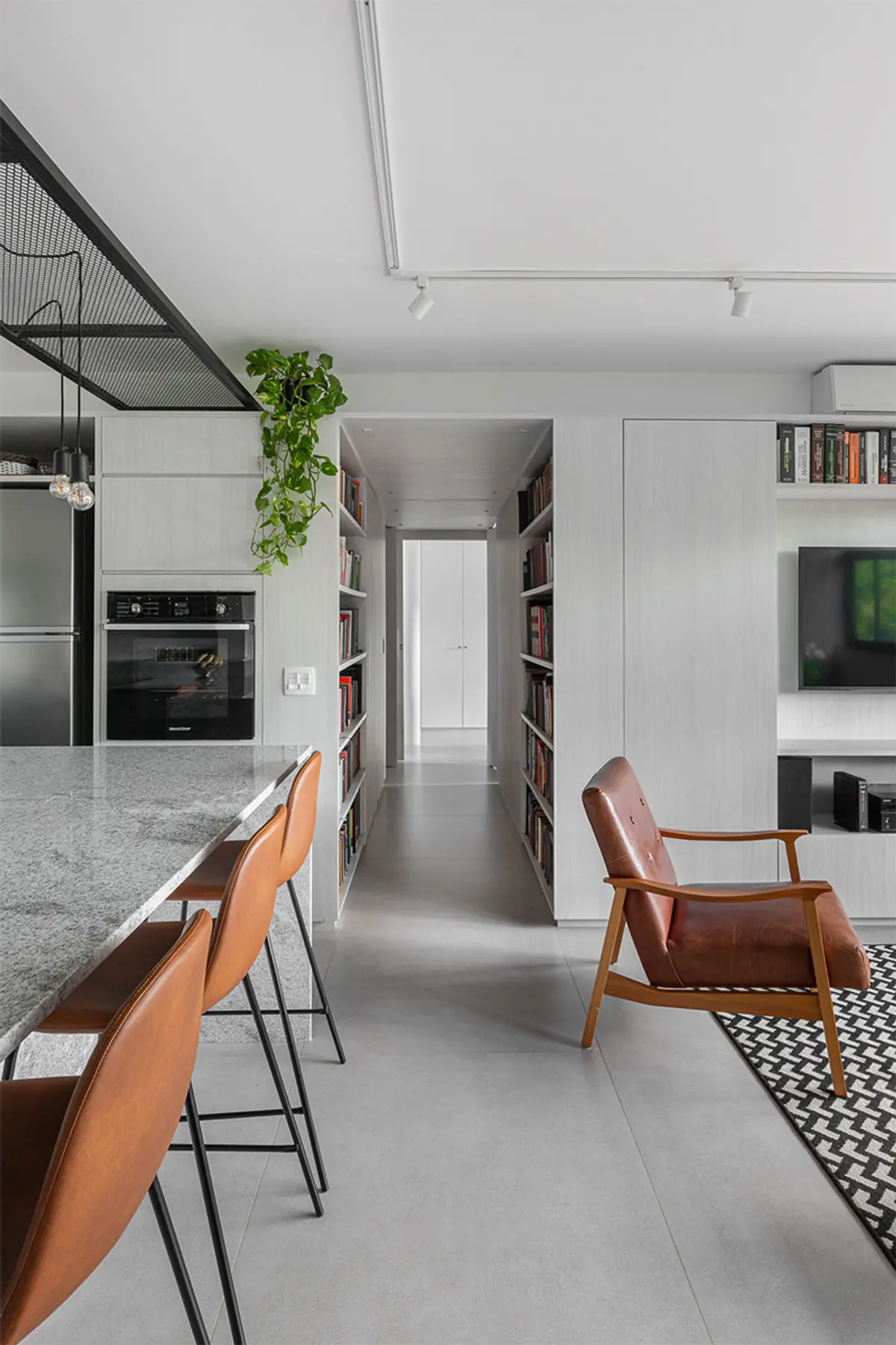 Cozinha Sem Ilha com cor predominante Bege do Projeto Apartamento 415N por Coda Arquitetos