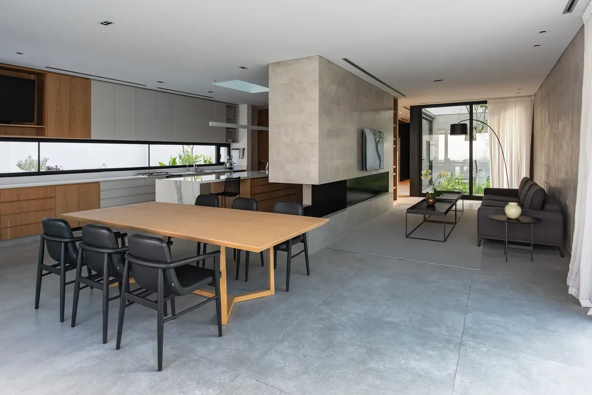 Espacio moderno abierto con sala, comedor y cocina integrados — proyecto CASA SD28, por GMARQ, en Buenos Aires